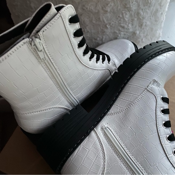 WHITE CROCO BOOTS SGR-KAEDY SZ 9 NWT by SUGAR - Picture 8 of 12